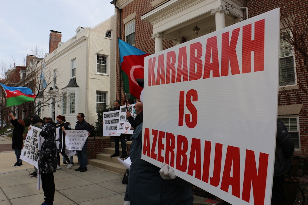 Xocalı soyqırımının 29-cu ildönümü ilə əlaqədar Ermənistanın Vaşinqtondakı səfirliyi qarşısında etiraz aksiyası keçirilib<font color=red> - FOTOLAR</font>