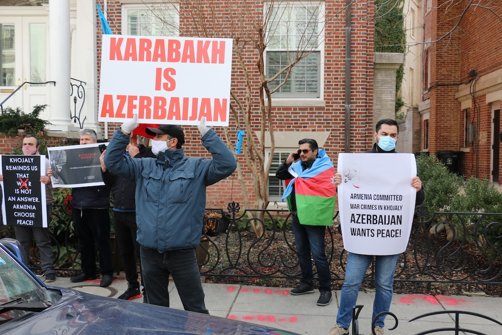 Xocalı soyqırımının 29-cu ildönümü ilə əlaqədar Ermənistanın Vaşinqtondakı səfirliyi qarşısında etiraz aksiyası keçirilib<font color=red> - FOTOLAR</font>