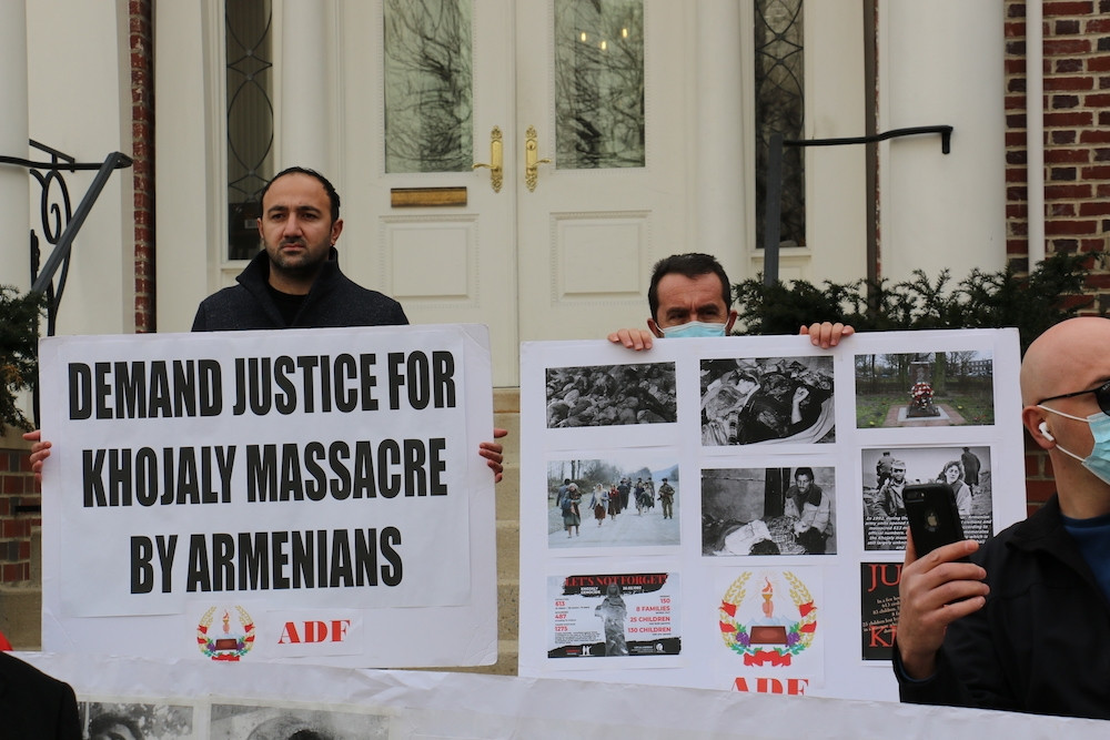 Xocalı soyqırımının 29-cu ildönümü ilə əlaqədar Ermənistanın Vaşinqtondakı səfirliyi qarşısında etiraz aksiyası keçirilib<font color=red> - FOTOLAR</font>