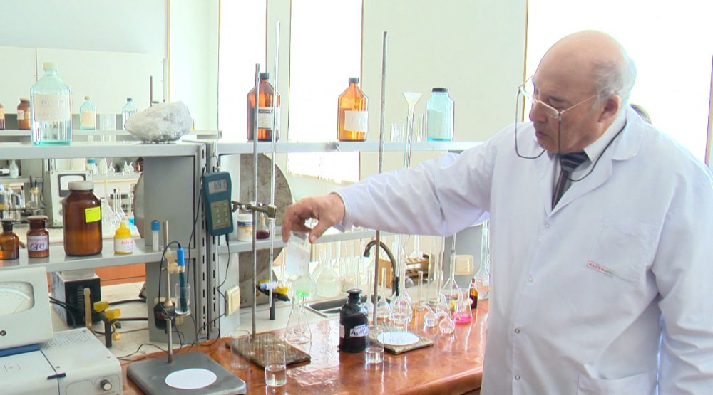 Kimya ixtisası üzrə üçüncü kurs tələbələri laboratoriyada təcrübə keçiblər<font color=red> - FOTOLAR</font>