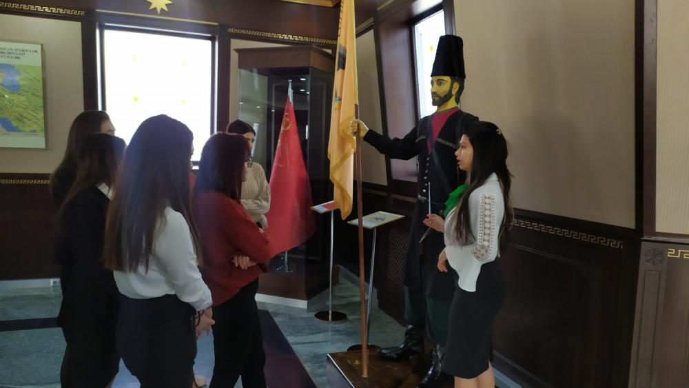 Gənclərin Bayraq Muzeyinə ekskursiyası təşkil olunub<font color=red> - FOTOLAR</font>