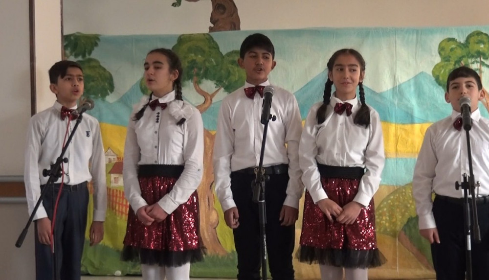 Ordubad şəhər tam orta internat məktəbində 42 uşağa hədiyyələr təqdim edilib<font color=red> - FOTOLAR</font>