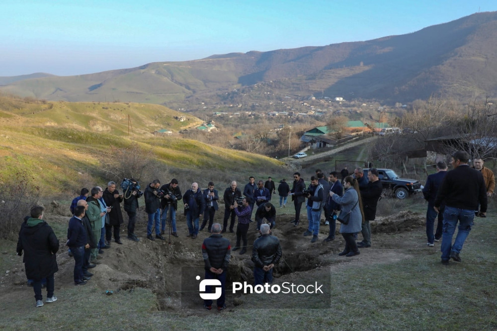 Hikmət Hacıyev: Edilli kəndi azərbaycanlı əsirlər üçün işgəncə düşərgəsi kimi istifadə edilib<font color=red> - FOTOLAR</font>
