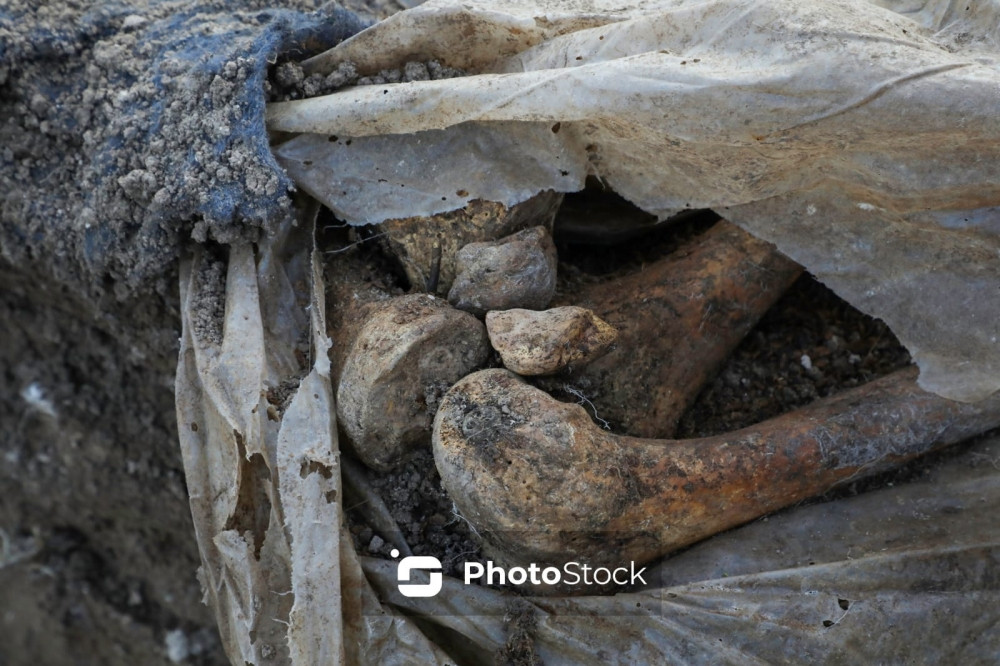 Hikmət Hacıyev: Edilli kəndi azərbaycanlı əsirlər üçün işgəncə düşərgəsi kimi istifadə edilib<font color=red> - FOTOLAR</font>