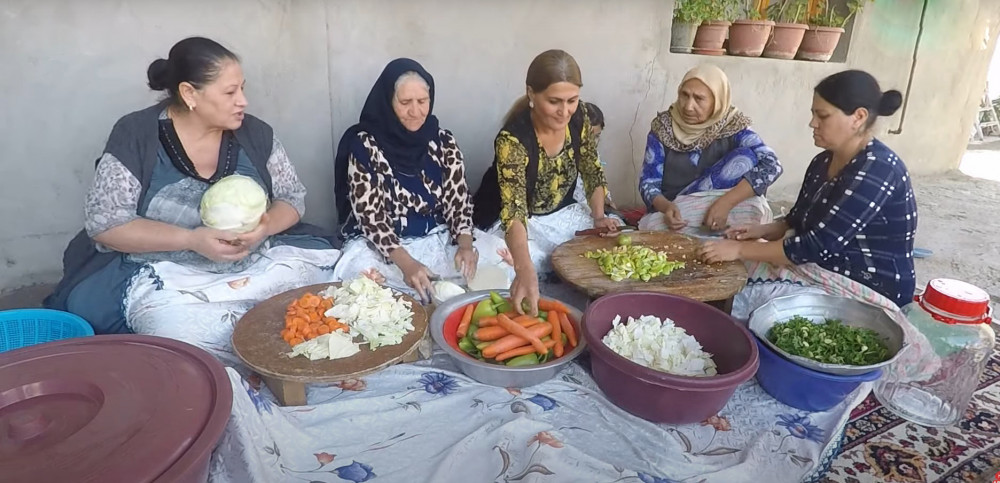 Qonşu qonşu olsa...<font color=red> - FOTOLAR</font>