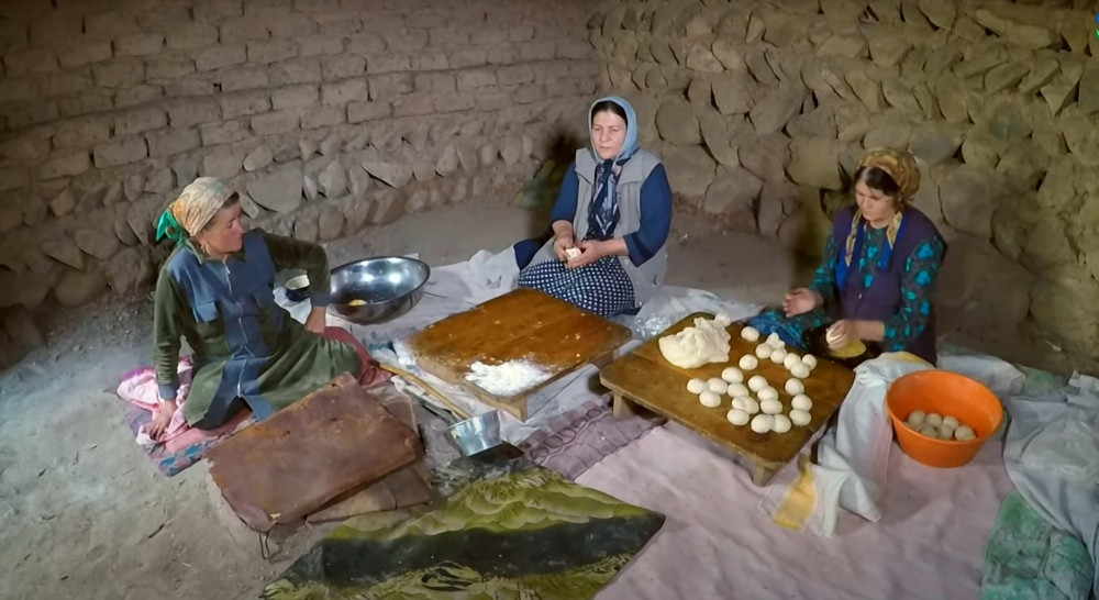 Qonşu qonşu olsa...<font color=red> - FOTOLAR</font>