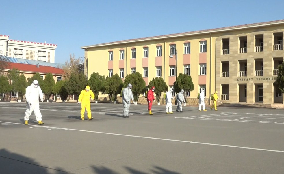 Naxçıvanda təlim-tədris müəssisələri dezinfekisya olunub<font color=red> - FOTOLAR</font>