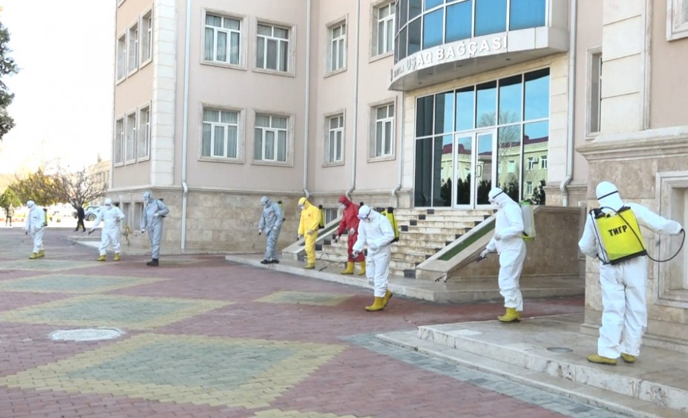 Naxçıvanda təlim-tədris müəssisələri dezinfekisya olunub<font color=red> - FOTOLAR</font>