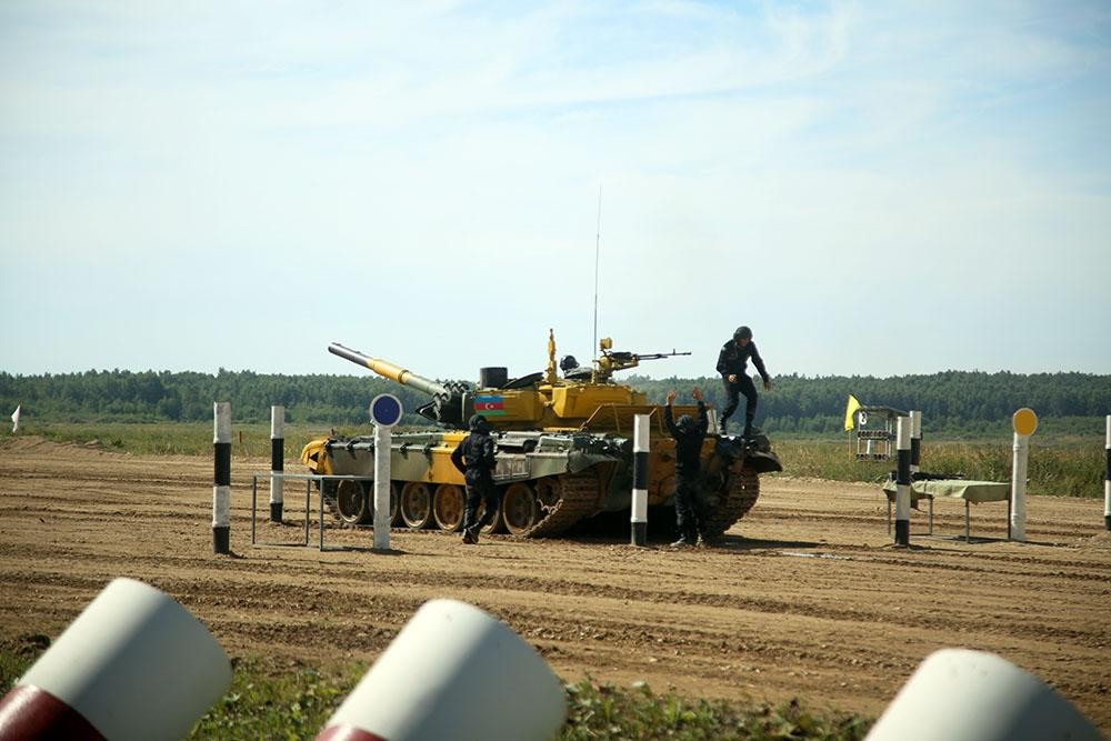 Azərbaycan hərbçiləri “Tank biatlonu” müsabiqəsində ilk yarışa başlayıb<font color=red> - FOTOLAR</font>