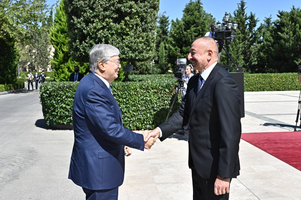 Qazaxıstan Prezidentinin rəsmi qarşılanma mərasimi olub<font color=red> - FOTOLAR</font>