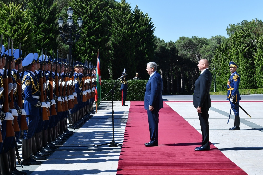 Qazaxıstan Prezidentinin rəsmi qarşılanma mərasimi olub<font color=red> - FOTOLAR</font>