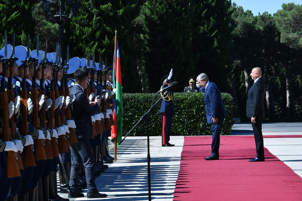 Qazaxıstan Prezidentinin rəsmi qarşılanma mərasimi olub<font color=red> - FOTOLAR</font>