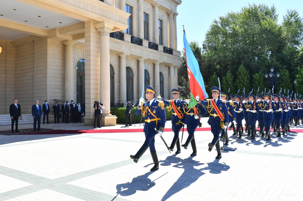 Qazaxıstan Prezidentinin rəsmi qarşılanma mərasimi olub<font color=red> - FOTOLAR</font>