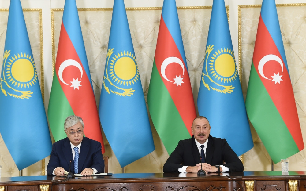 Azərbaycan və Qazaxıstan prezidentləri mətbuata bəyanatlarla çıxış ediblər<font color='red'> - YENİLƏNİB</font><font color=red> - FOTOLAR</font>