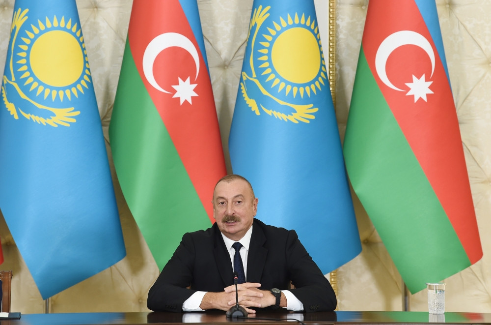 Azərbaycan və Qazaxıstan prezidentləri mətbuata bəyanatlarla çıxış ediblər<font color='red'> - YENİLƏNİB</font><font color=red> - FOTOLAR</font>