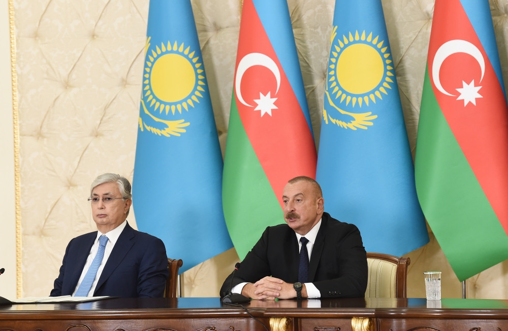 Azərbaycan və Qazaxıstan prezidentləri mətbuata bəyanatlarla çıxış ediblər<font color='red'> - YENİLƏNİB</font><font color=red> - FOTOLAR</font>