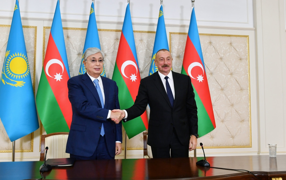 Azərbaycan və Qazaxıstan prezidentləri mətbuata bəyanatlarla çıxış ediblər<font color='red'> - YENİLƏNİB</font><font color=red> - FOTOLAR</font>