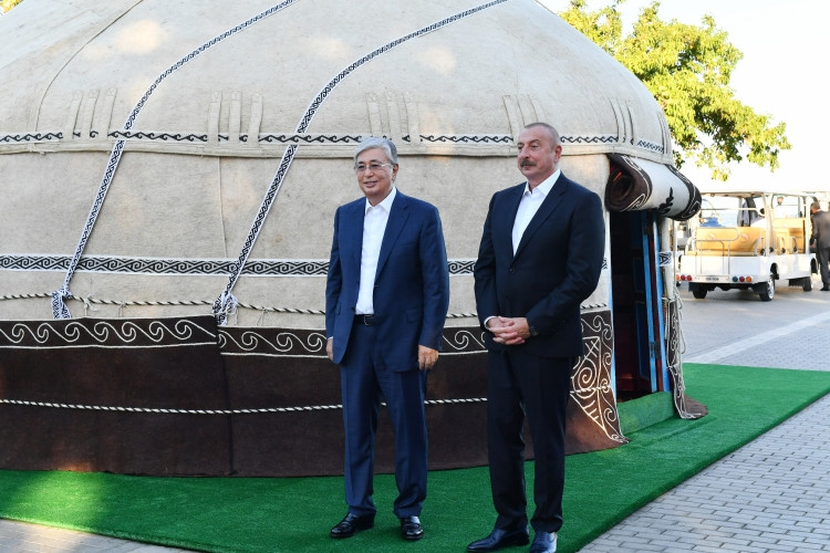 Azərbaycan və Qazaxıstan prezidentləri Dənizkənarı Milli Parkda qurulmuş “Qazax yurtası” ilə tanış olublar <font color='red'> - YENİLƏNİB</font><font color=red> - FOTOLAR</font>