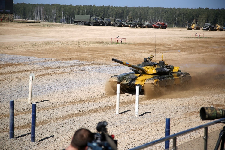 “Tank biatlonu” müsabiqəsinin yarımfinal mərhələsi keçirilib<font color=red> - FOTOLAR</font>