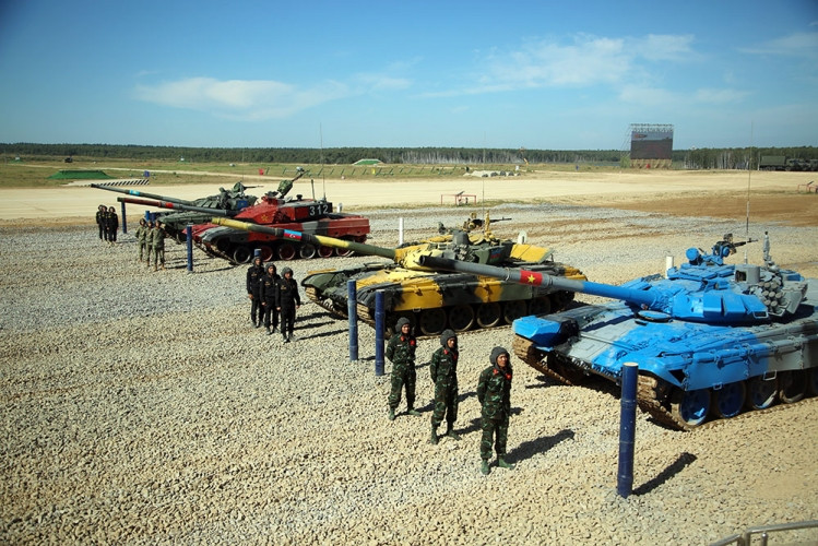 “Tank biatlonu” müsabiqəsinin yarımfinal mərhələsi keçirilib<font color=red> - FOTOLAR</font>