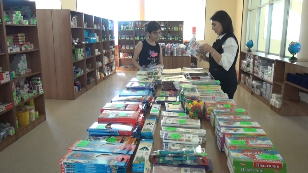 Müəllim və valideynlərə məktəbli ləvazimatları sərfəli qiymətlərlə təklif olunur<font color=red> - FOTOLAR</font>