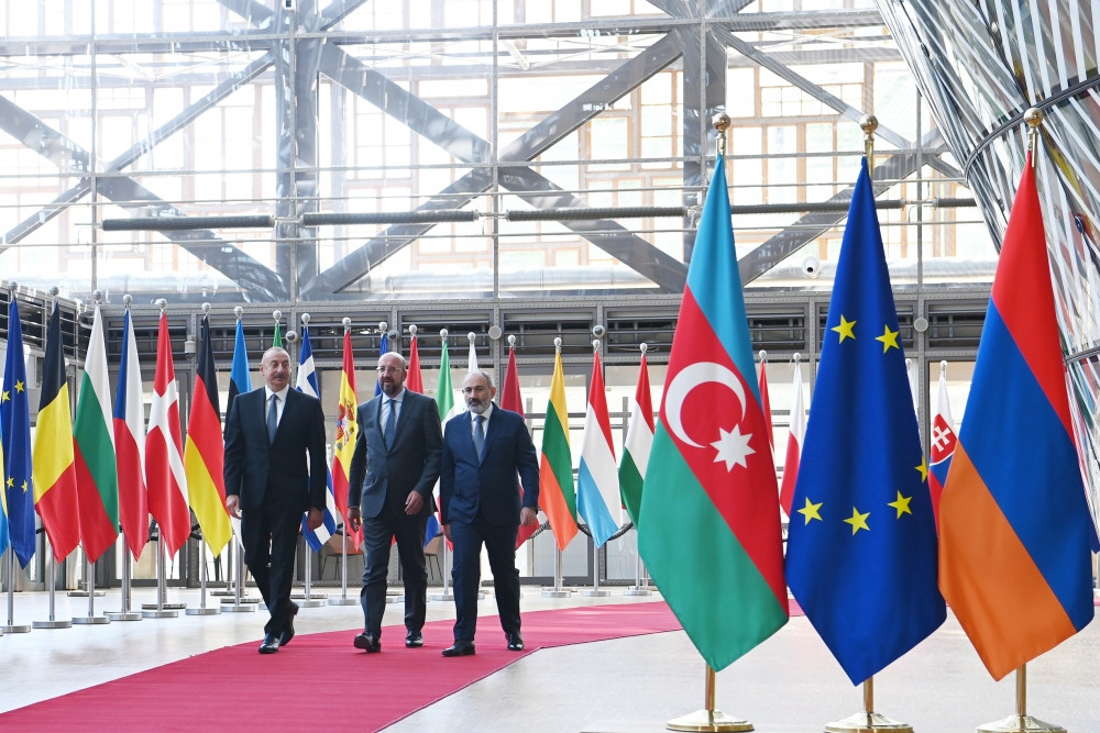Brüsseldə Prezident İlham Əliyevin Avropa İttifaqı Şurasının Prezidenti Şarl Mişel və Ermənistanın baş naziri Nikol Paşinyan ilə görüşü keçirilib<font color='red'> - YENİLƏNİB</font><font color=red> - FOTOLAR</font>