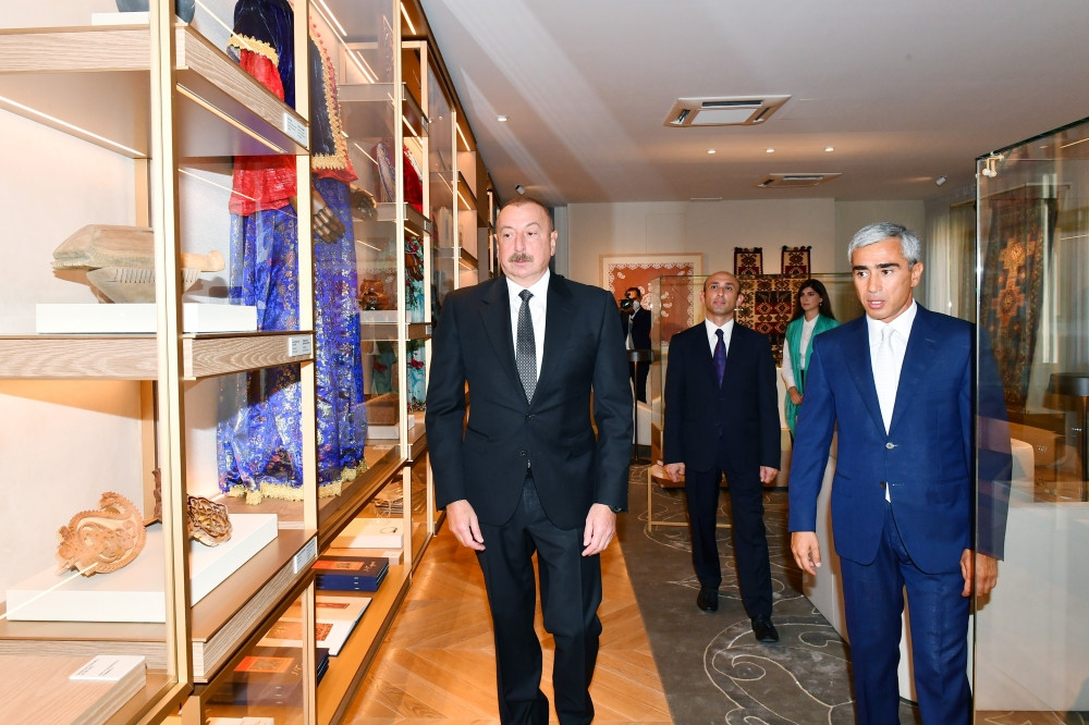 Azərbaycan Prezidenti İlham Əliyev Romada Azərbaycanın İtaliyadakı səfirliyinin yeni binasının açılışında iştirak edib<font color='red'> - YENİLƏNİB</font><font color=red> - FOTOLAR</font>