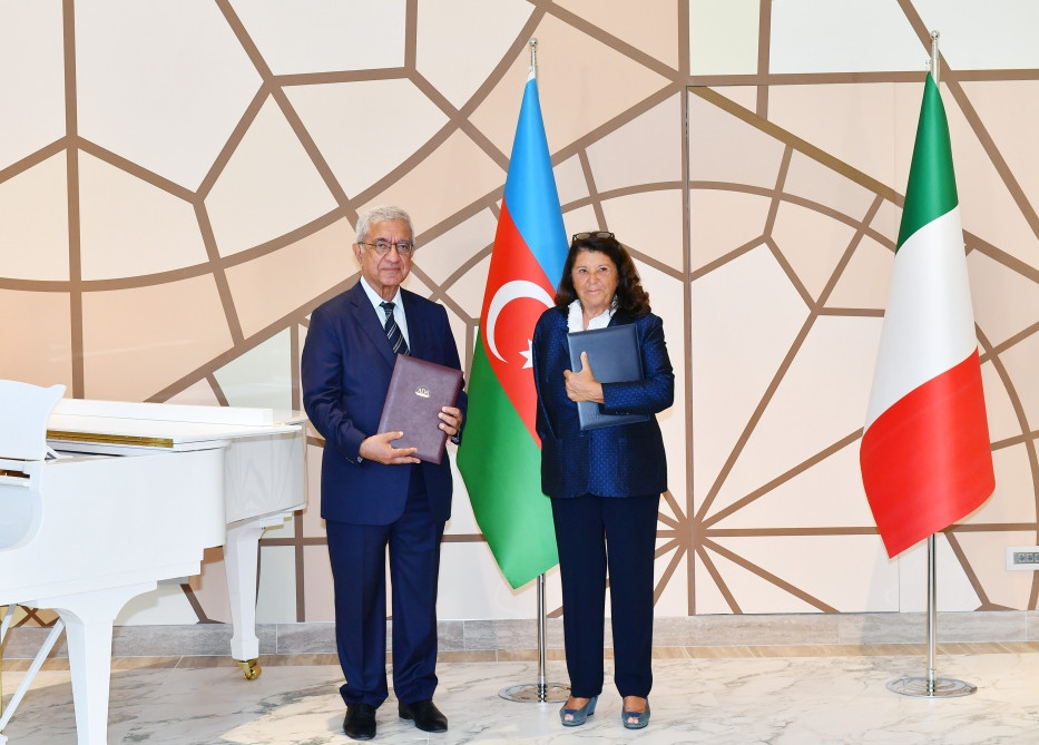 Prezident İlham Əliyev Romada İtaliya-Azərbaycan Universitetinin yaradılması ilə əlaqədar imzalanmış sənədlərin mübadiləsi mərasimində iştirak edib<font color='red'> - YENİLƏNİB</font><font color=red> - FOTOLAR</font>