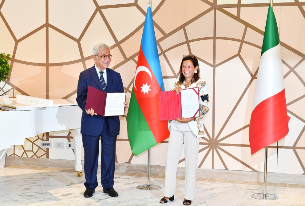 Prezident İlham Əliyev Romada İtaliya-Azərbaycan Universitetinin yaradılması ilə əlaqədar imzalanmış sənədlərin mübadiləsi mərasimində iştirak edib<font color='red'> - YENİLƏNİB</font><font color=red> - FOTOLAR</font>