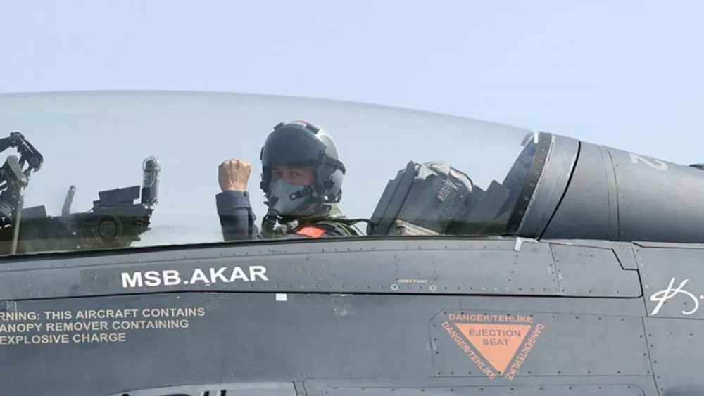 Türkiyənin müdafiə naziri Egey dənizinin şimalında “F-16” ilə uçuş edib<font color=red> - FOTOLAR</font>