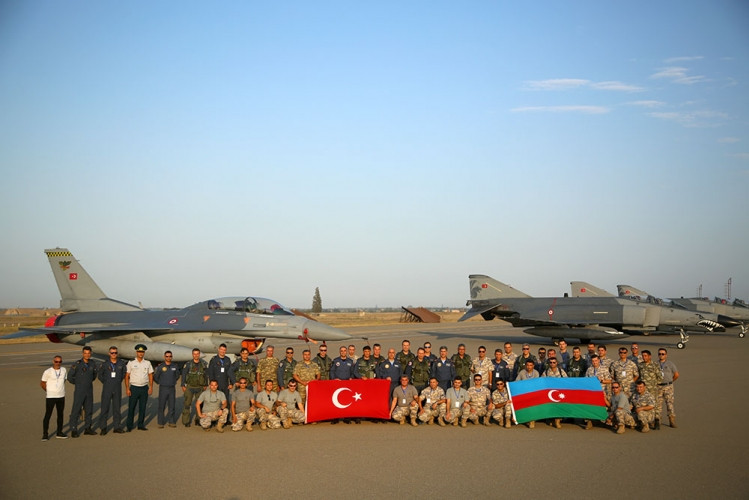 “TurAz Qartalı - 2022” təlimində iştirak edəcək Türkiyə hərbçiləri və aviasiya vasitələri ölkəmizdədir<font color=red> - FOTOLAR</font>