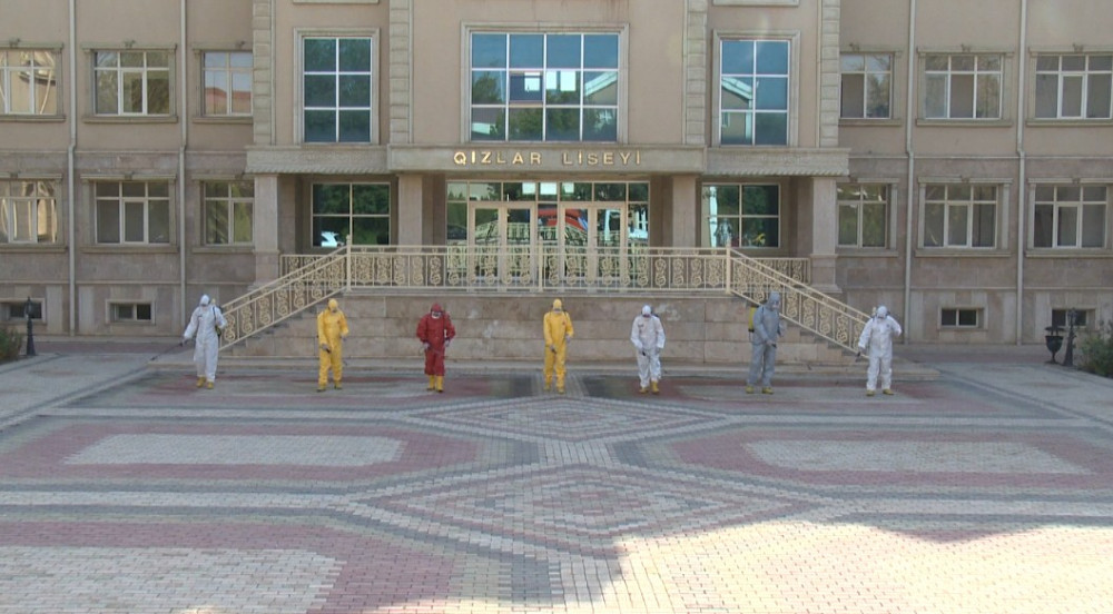 Təlim-tədris müəssisələrində dezinfeksiya işləri davam etdirilir <font color=red> - FOTOLAR</font>