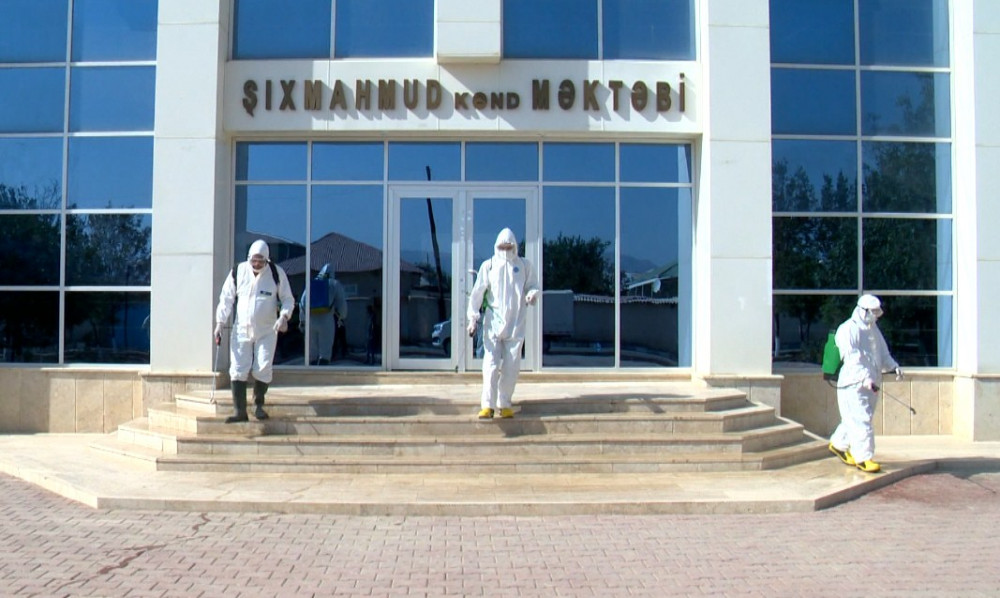 Təlim-tədris müəssisələrində dezinfeksiya işləri davam etdirilir <font color=red> - FOTOLAR</font>