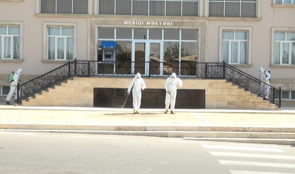 Təlim-tədris müəssisələrində dezinfeksiya işləri davam etdirilir <font color=red> - FOTOLAR</font>