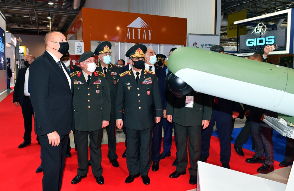 Prezident İlham Əliyev 4-cü “ADEX” və 13-cü “Securex Caspian” sərgiləri ilə tanış olub<font color='red'> - YENİLƏNİB</font><font color=red> - FOTOLAR</font>