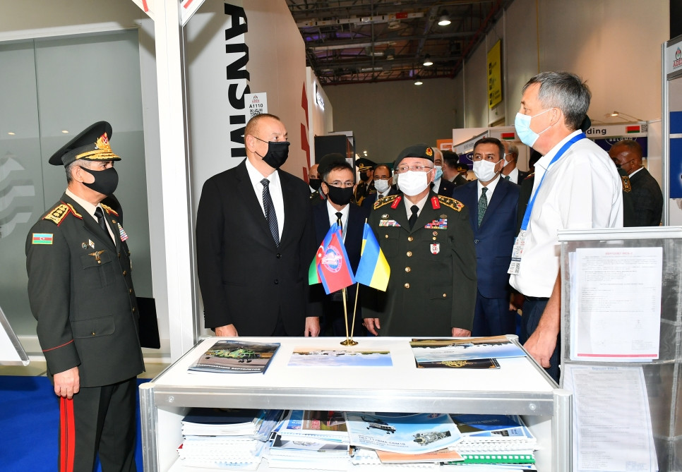 Prezident İlham Əliyev 4-cü “ADEX” və 13-cü “Securex Caspian” sərgiləri ilə tanış olub<font color='red'> - YENİLƏNİB</font><font color=red> - FOTOLAR</font>