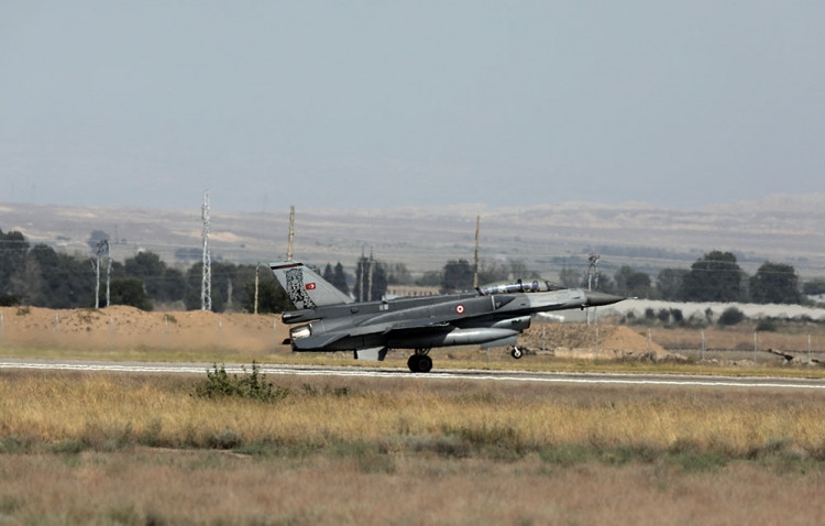 “TurAz Qartalı - 2022” təlimində bir sıra tapşırıqlar icra olunub<font color=red> - FOTOLAR</font>