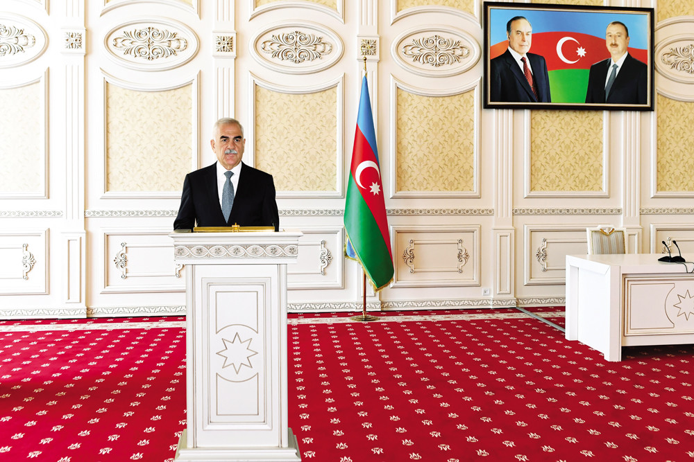 Naxçıvanda payız-qış mövsümünə hazırlıqla bağlı müşavirə keçirilib<font color=red> - FOTOLAR</font>