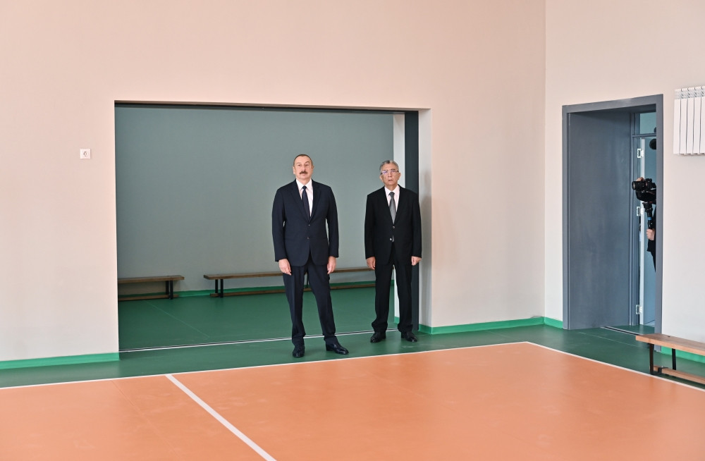 Prezident İlham Əliyev Bakının Suraxanı rayonunda yeni inşa edilmiş 87 saylı məktəb kompleksində yaradılan şəraitlə tanış olub<font color=red> - FOTOLAR</font>