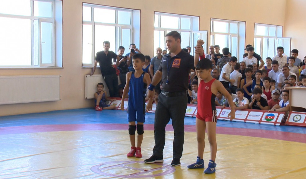 Sərbəst güləş üzrə Naxçıvan şəhər açıq birinciliyi keçirilib<font color=red> - FOTOLAR</font>