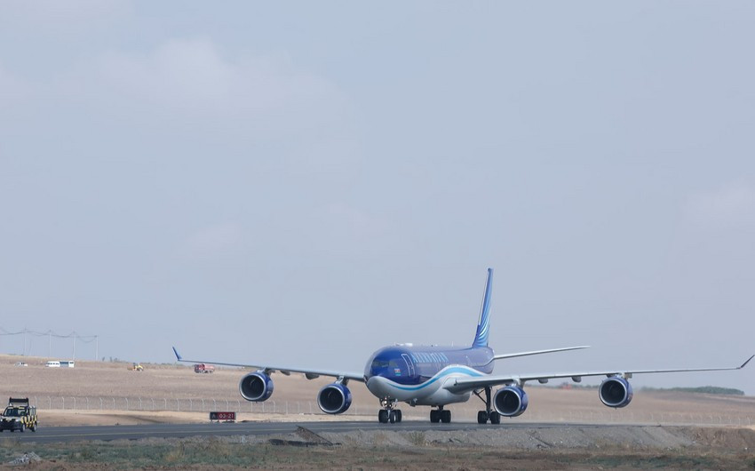 AZAL-ın ən böyük sərnişin təyyarəsi Zəngilan Beynəlxalq Hava Limanına texniki eniş edib<font color=red> - FOTOLAR</font>