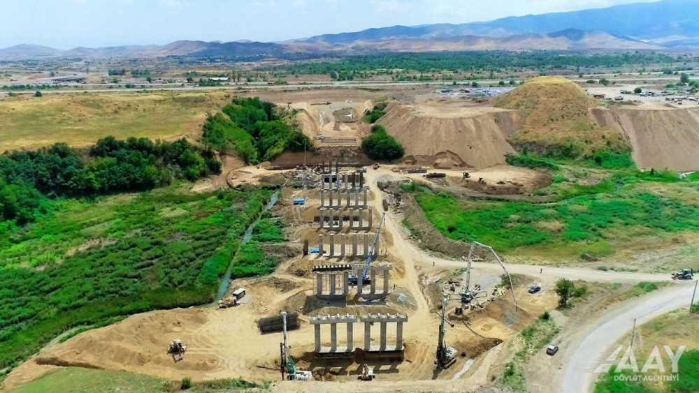 Ağdam-Füzuli yolunun inşası sürətlə davam edir<font color=red> - FOTOLAR</font>