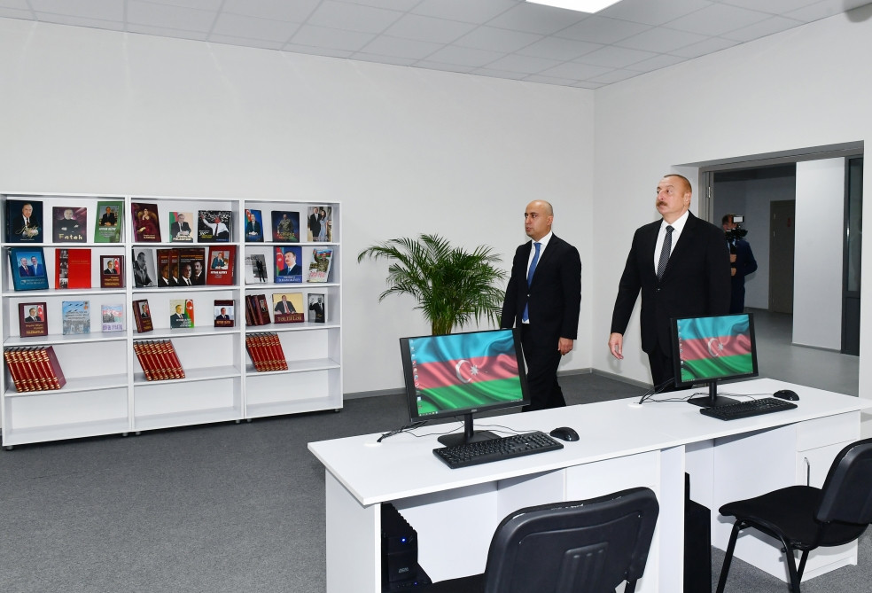 Prezident İlham Əliyev Saray qəsəbəsində yeni inşa edilən 2 saylı məktəbdə yaradılan şəraitlə tanış olub<font color=red> - FOTOLAR</font>