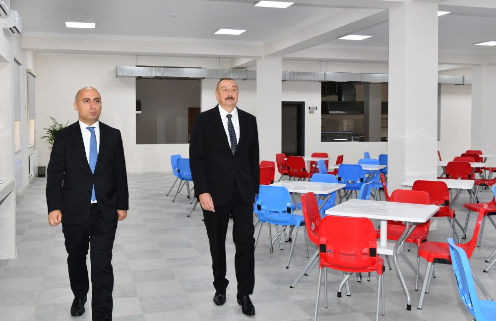 Prezident İlham Əliyev paytaxtın Binəqədi rayonunda yeni inşa olunan 335 nömrəli məktəbin açılışında iştirak edib<font color=red> - FOTOLAR</font>