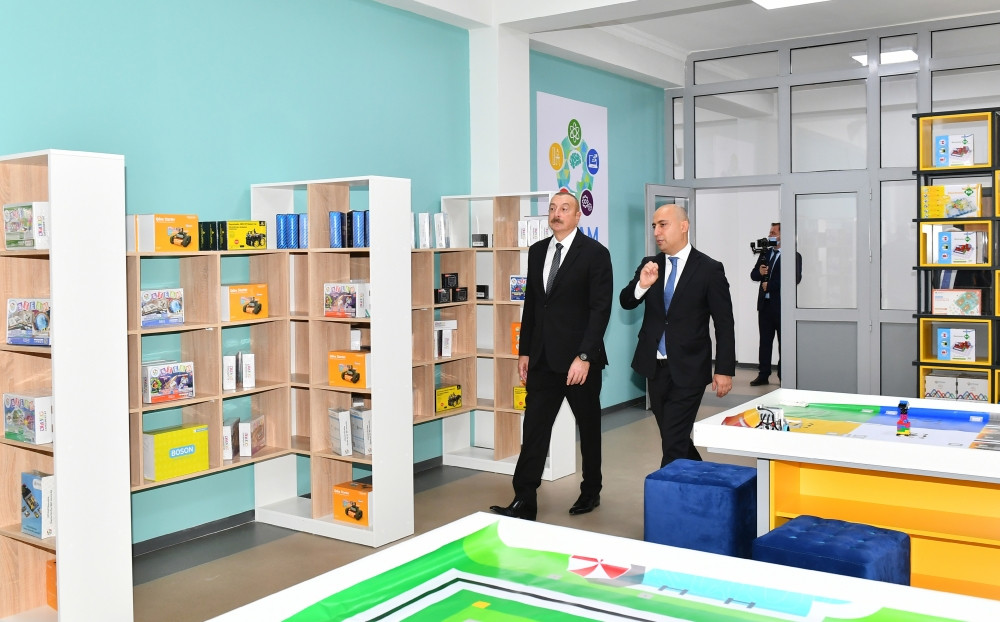 Prezident İlham Əliyev paytaxtın Binəqədi rayonunda yeni inşa olunan 335 nömrəli məktəbin açılışında iştirak edib<font color=red> - FOTOLAR</font>