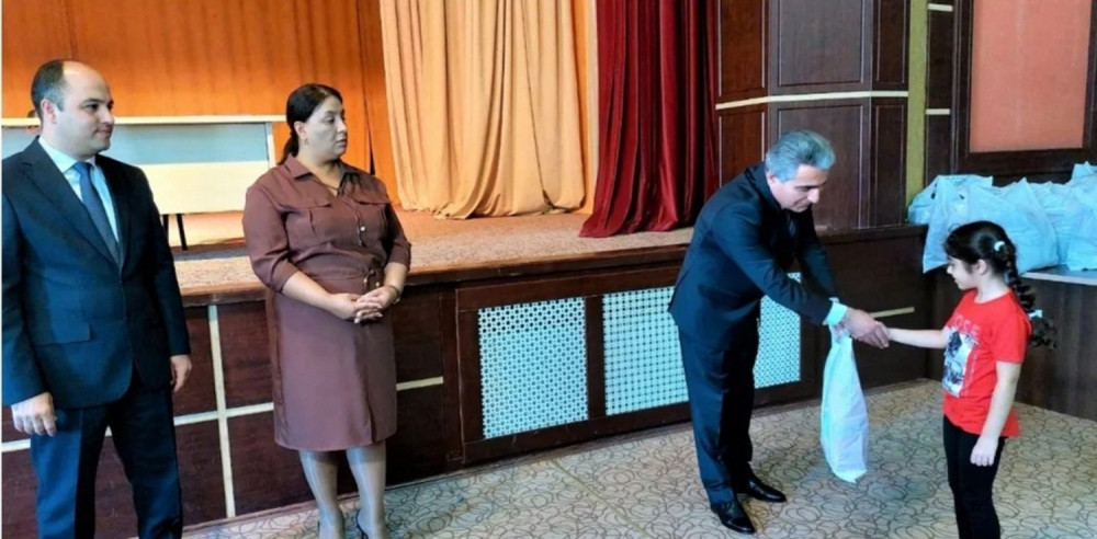 Naxçıvanda sosial qayğıya ehtiyacı olan 559 uşağa məktəbli ləvazimatları verilib<font color=red> - FOTOLAR</font>