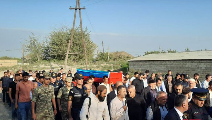 Şəhid Elmi Səmədov Salyanda dəfn olunub<font color=red> - FOTOLAR</font>