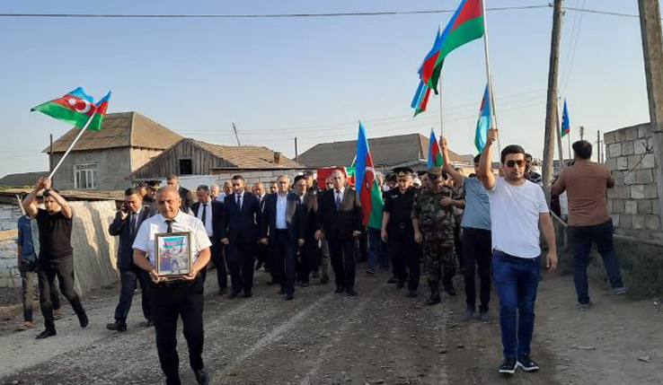 Şəhid Elmi Səmədov Salyanda dəfn olunub<font color=red> - FOTOLAR</font>