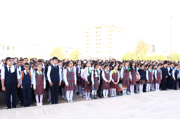 Naxçıvanda yeni tədris ilində 4483 şagird birinci sinfə başlayıb<font color=red> - FOTOLAR</font>