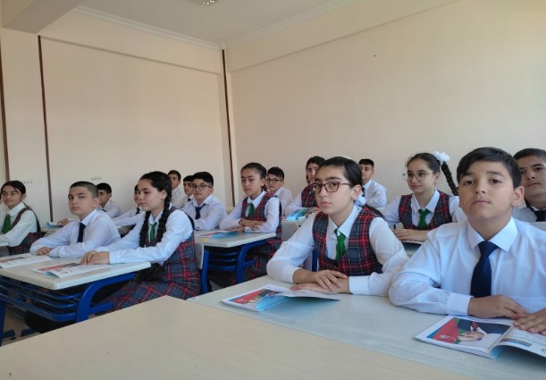 Naxçıvanda yeni tədris ilində 4483 şagird birinci sinfə başlayıb<font color=red> - FOTOLAR</font>
